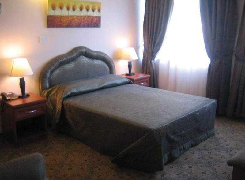 Life Hotel ไคริเนีย ภายนอก รูปภาพ