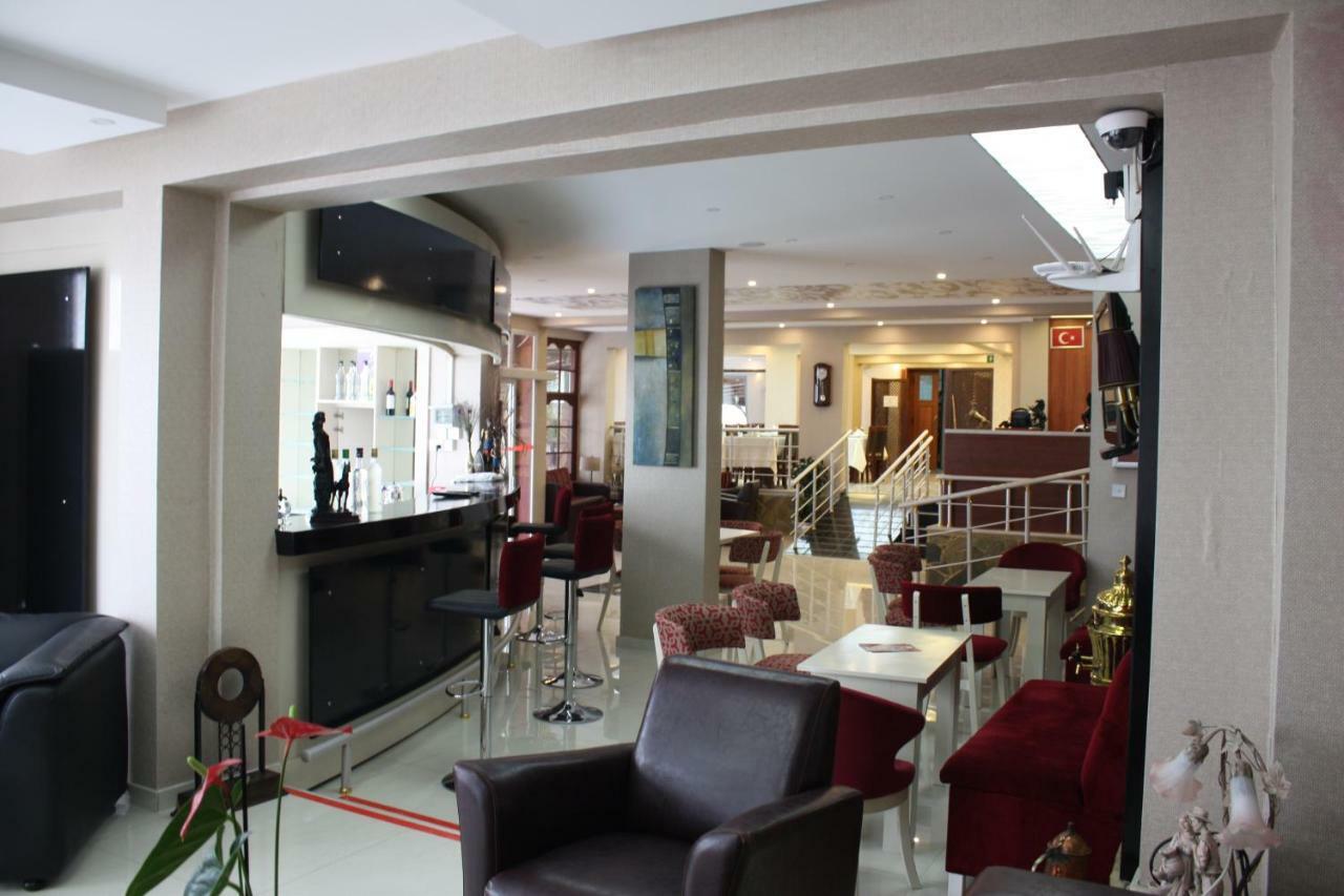 Life Hotel ไคริเนีย ภายนอก รูปภาพ