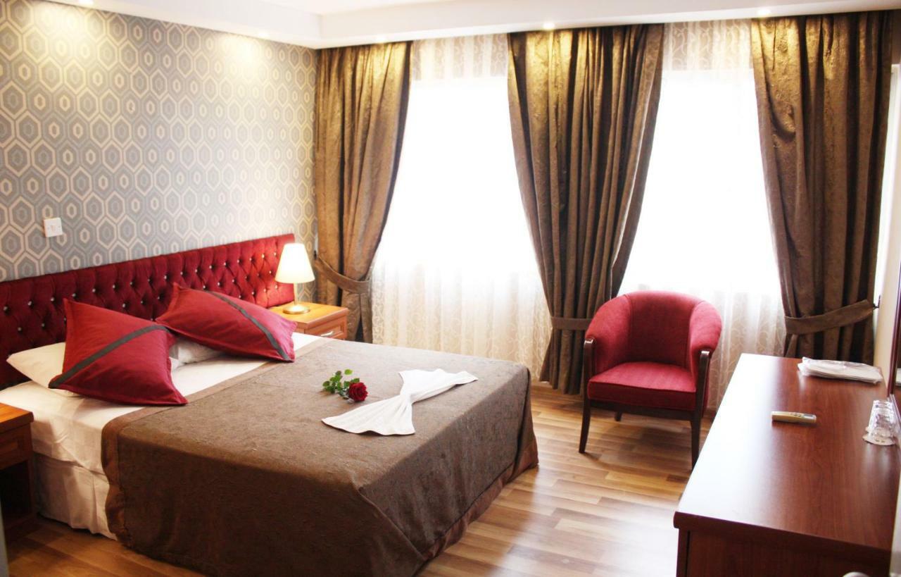 Life Hotel ไคริเนีย ภายนอก รูปภาพ