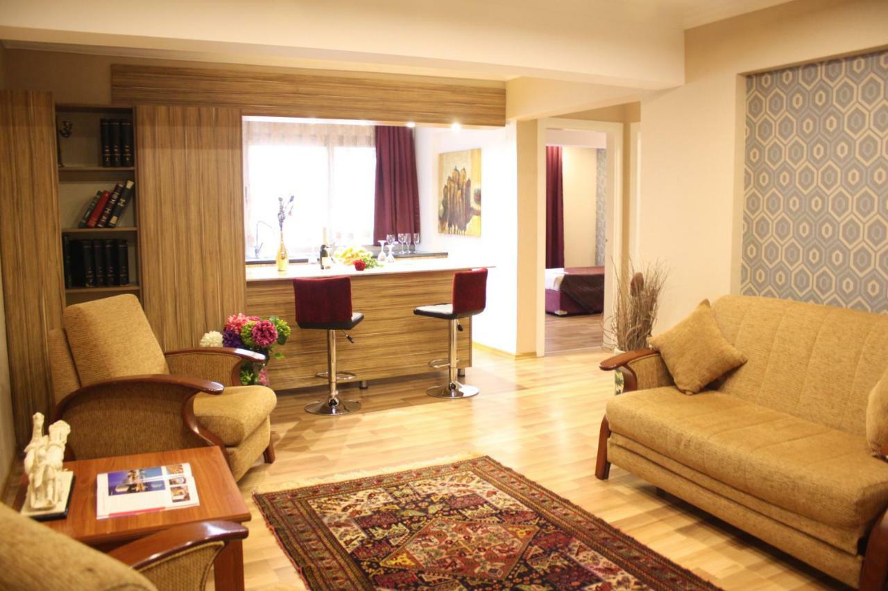 Life Hotel ไคริเนีย ภายนอก รูปภาพ