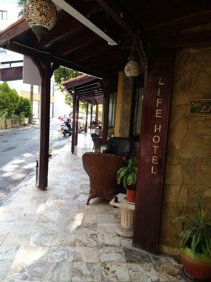 Life Hotel ไคริเนีย ภายนอก รูปภาพ