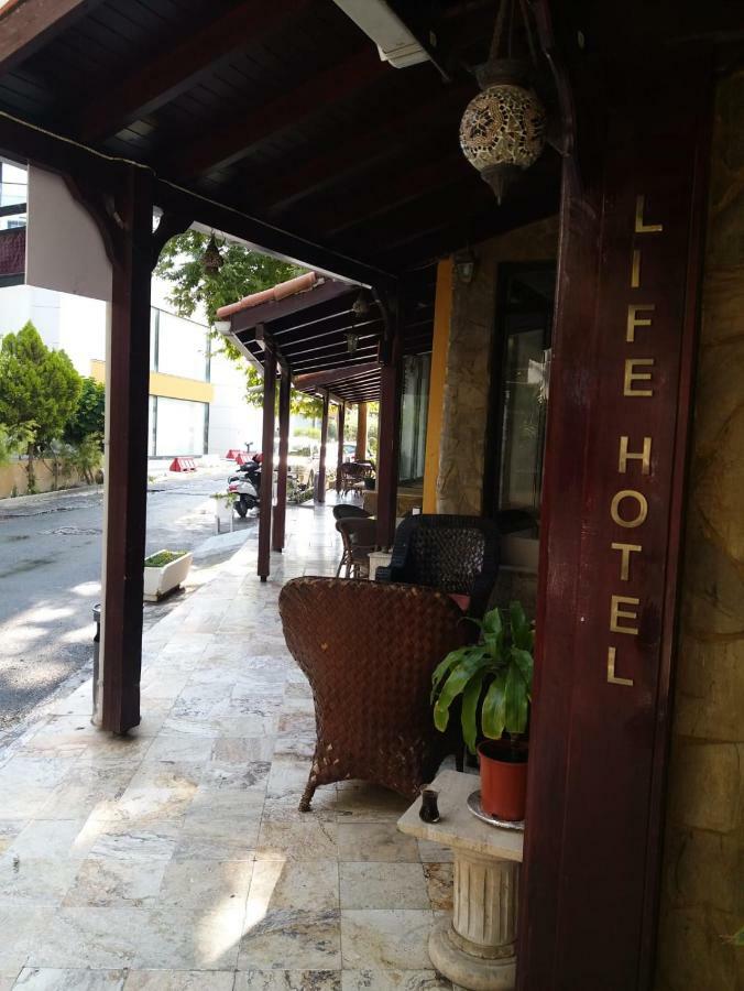 Life Hotel ไคริเนีย ภายนอก รูปภาพ