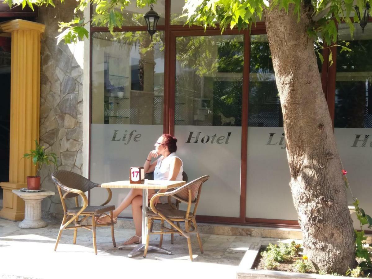 Life Hotel ไคริเนีย ภายนอก รูปภาพ