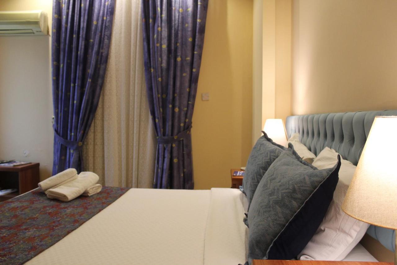 Life Hotel ไคริเนีย ภายนอก รูปภาพ