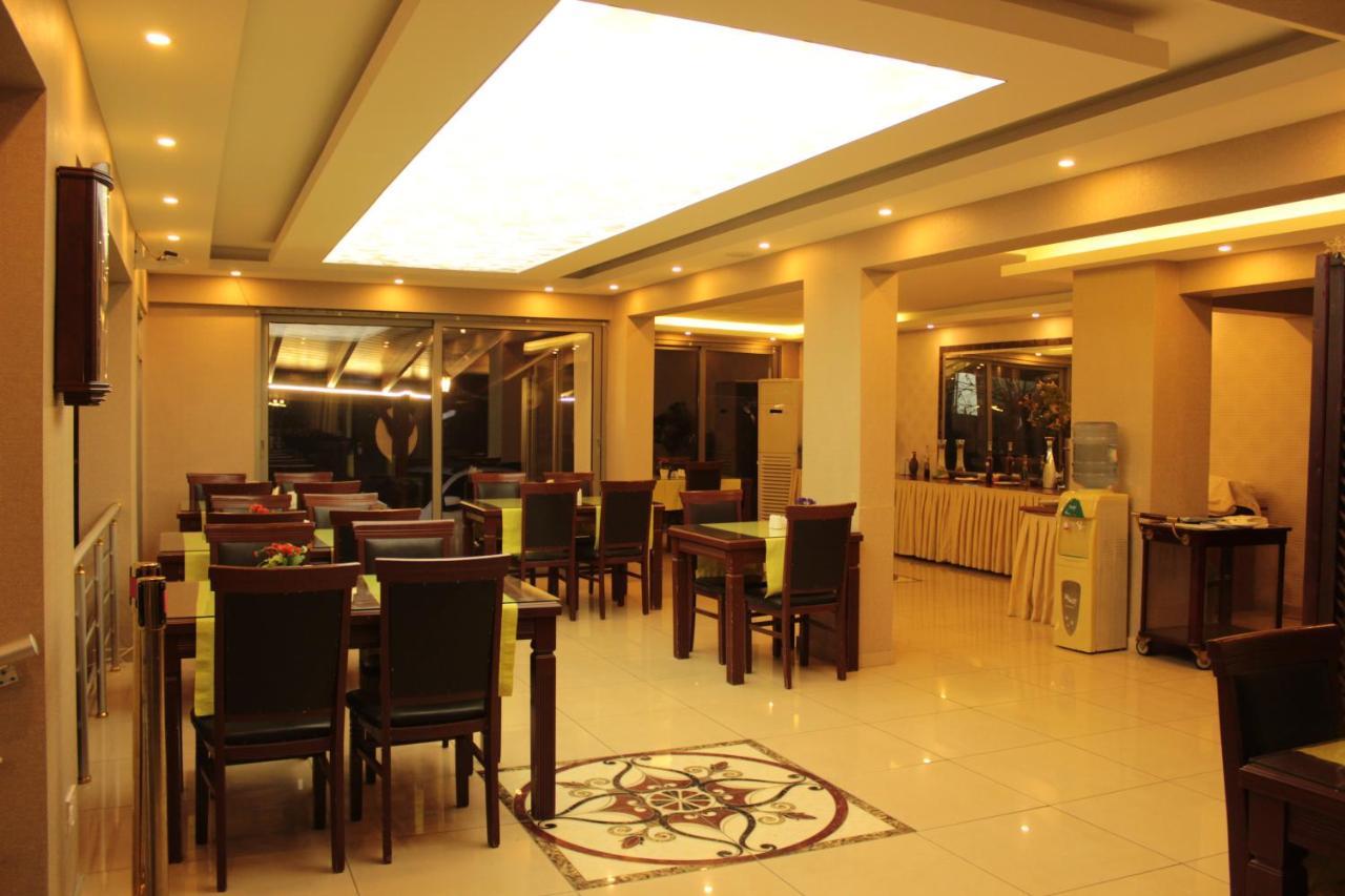 Life Hotel ไคริเนีย ภายนอก รูปภาพ